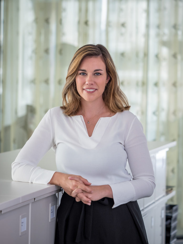 Selina Widmer works as a Market Representative for Swiss Re TheJobCrowd